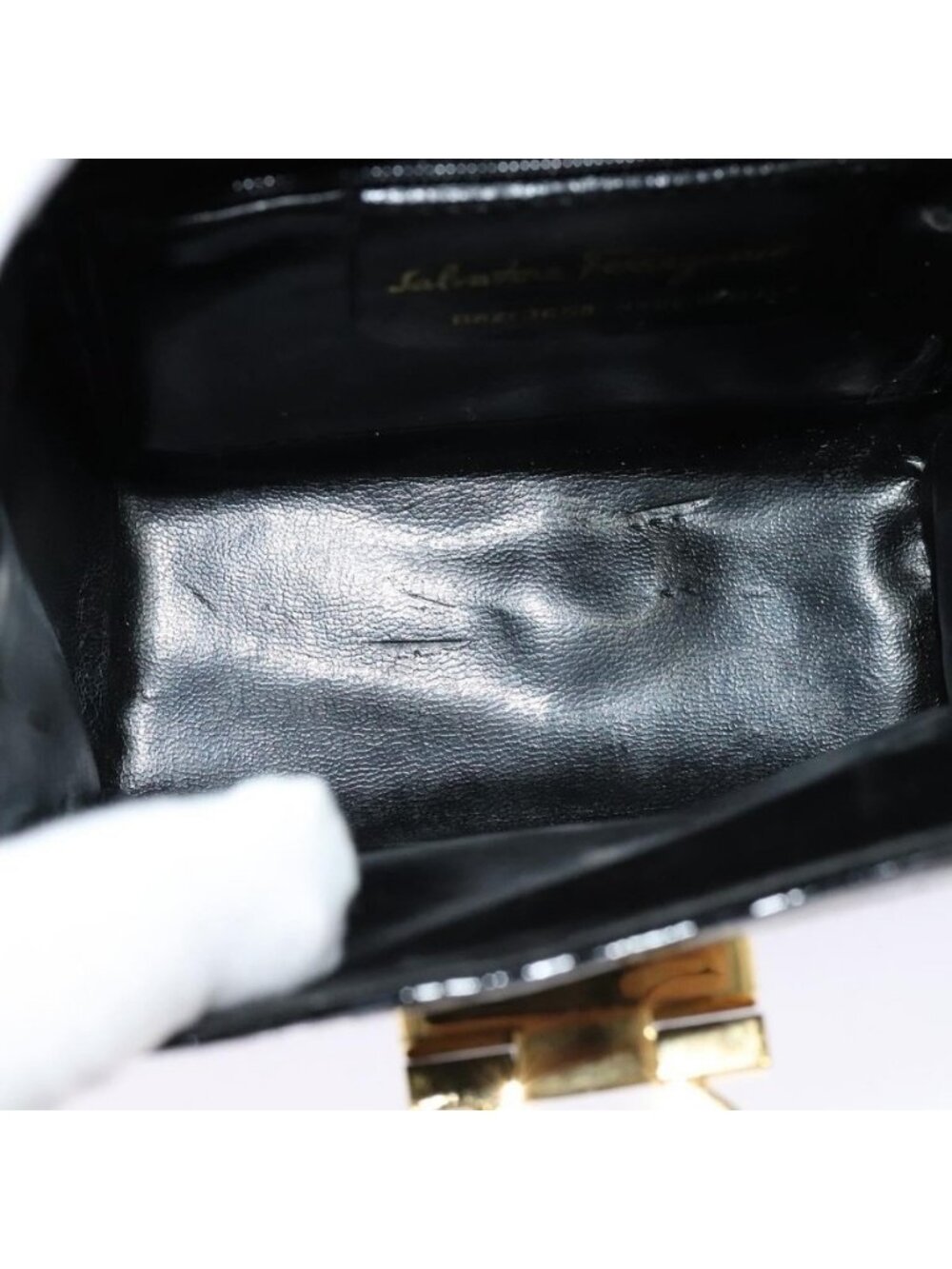 Authentic Salvatore Ferragamo Gancini Shoulder Bag Enamel Black Gold - Picture 3 of 16